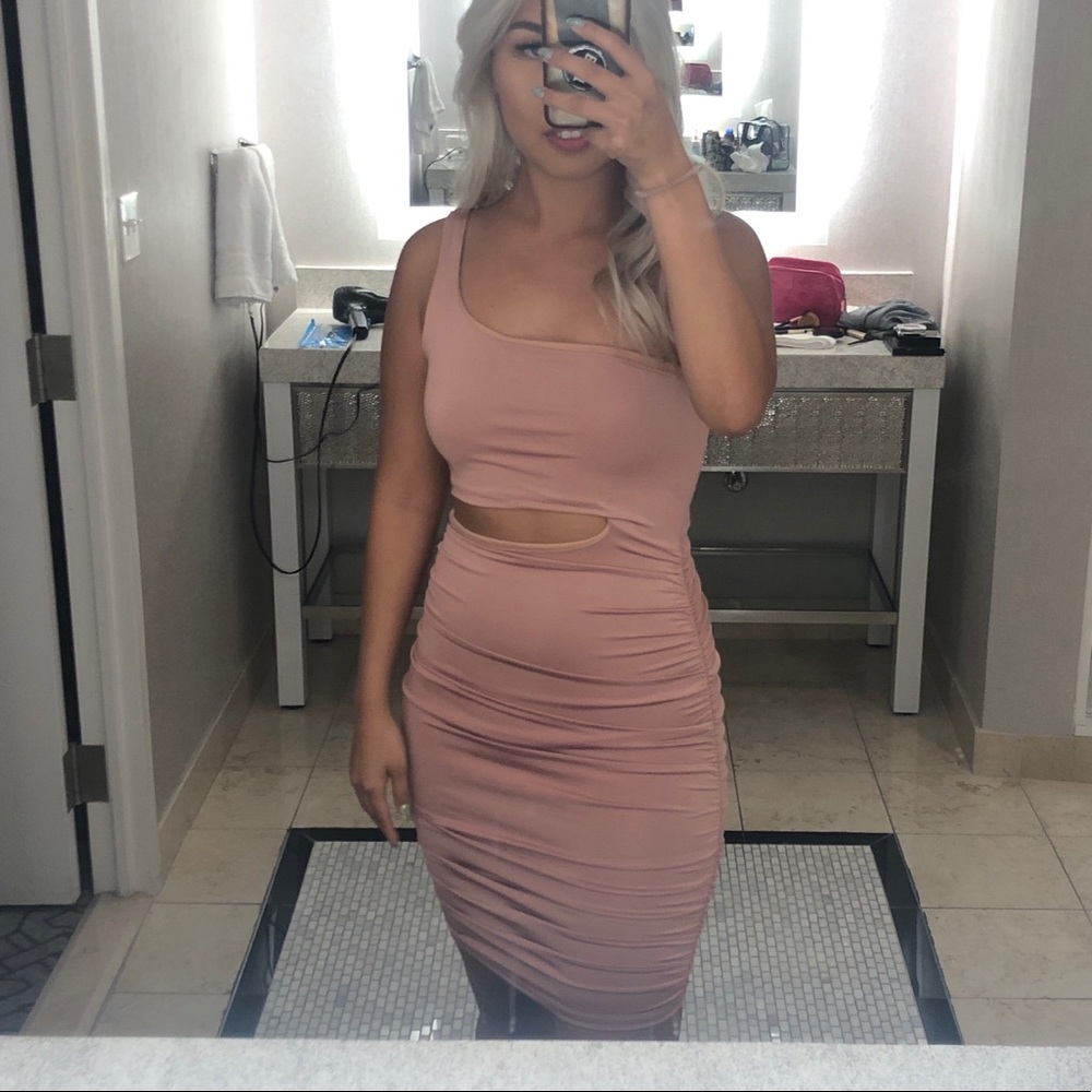 Mauve Cut out shoulder Dress
